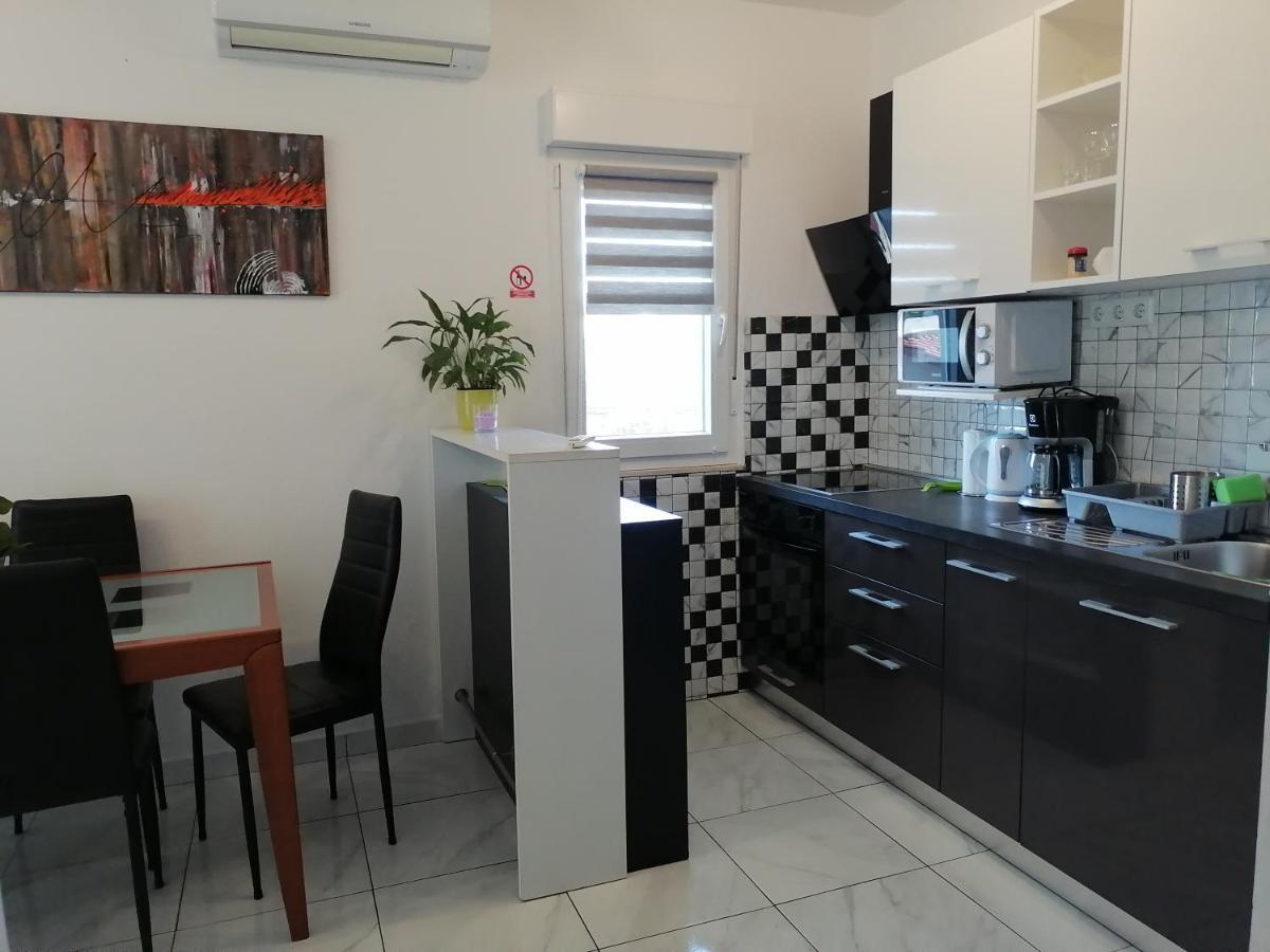 Apartment Lavanda Nova Ražanj Екстериор снимка
