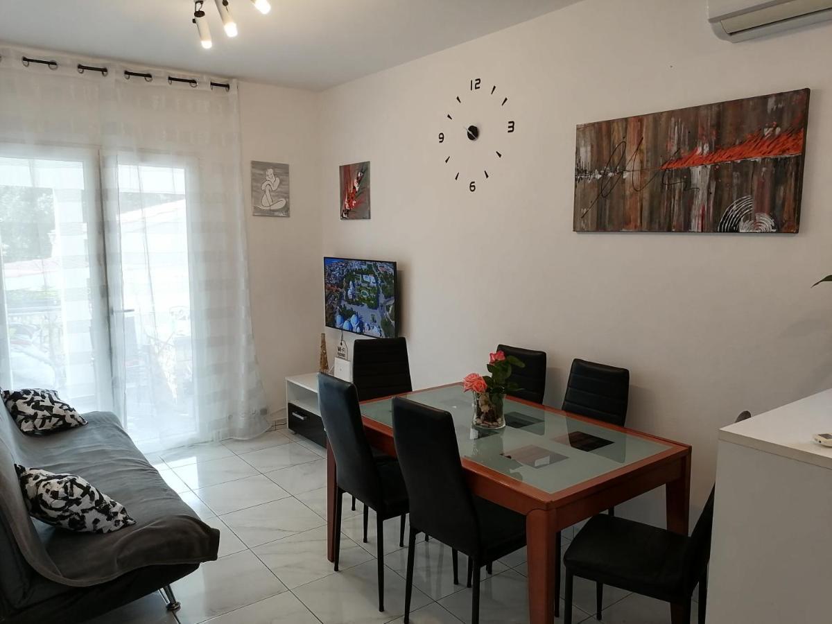 Apartment Lavanda Nova Ražanj Екстериор снимка