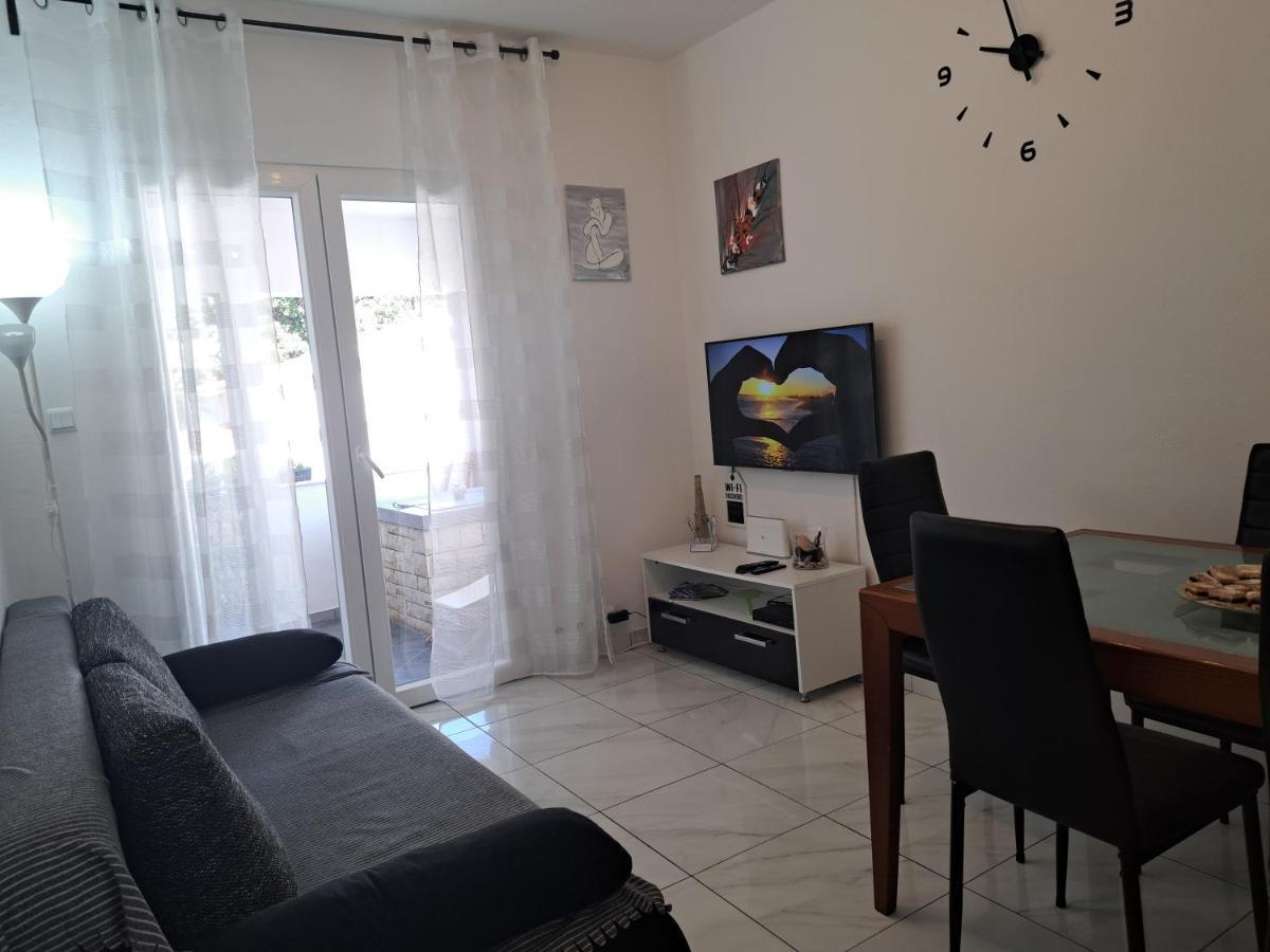 Apartment Lavanda Nova Ražanj Екстериор снимка